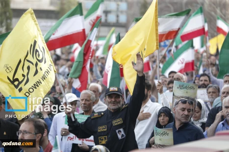 اهالي طهران ينظمون مسيرة دعما للقوات المسلحة الإيرانية ومدافعي البلاد اهالي طهران ينظمون مسيرة دعما للقوات المسلحة الإيرانية ومدافعي البلاد